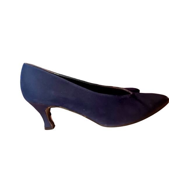 Stuart Weitzman Black peau de soie heels pumps low heel sz 8.5 B - Picture 1 of 5